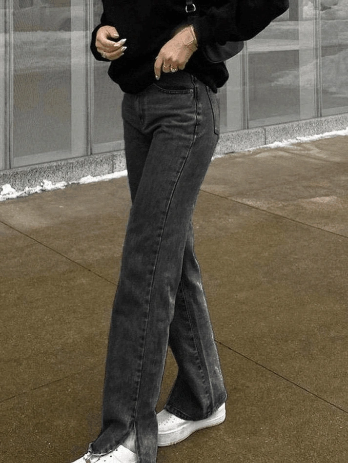 Jeans boyfriend strappati e sbiaditi: un tocco di ribellezza per il tuo look estivo!